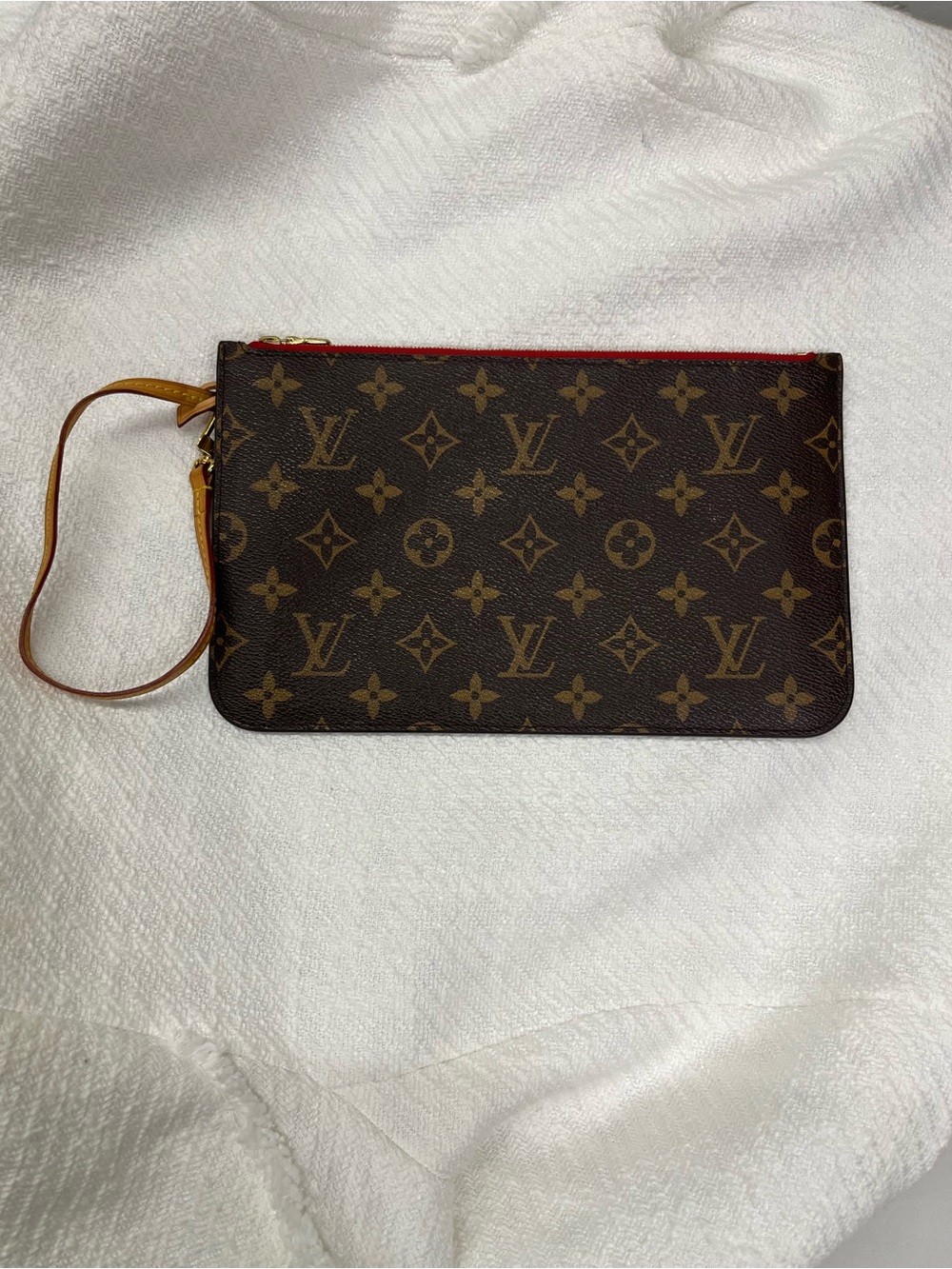 Louis Vuitton Neverfull Pochette Monogram Wristlet Pouch Cerise Interior Red - Picture 2 of 13